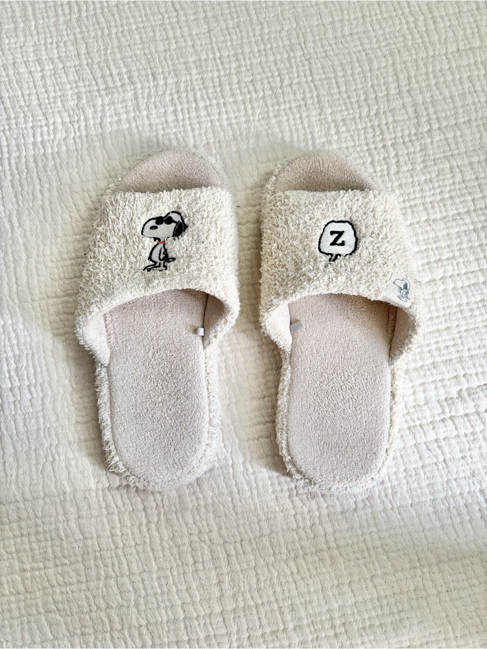 Uniqlo Cream Peanuts Snoopy Slippers